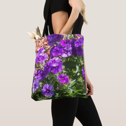 Paarse Phlox-bloemen op een canvas tas (Dichtbij)