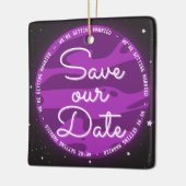 Paarse planet ruimte die onze datum leek te sparen keramisch ornament (Links)