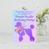 Paarse poedel meisjes verjaardag sample uitnodigin kaart (Staand voorkant)