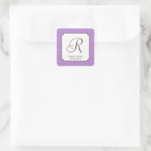 Paarse polka dot enkele monogram letter aangepast vierkante sticker (Tas)