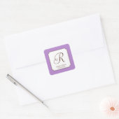 Paarse polka dot enkele monogram letter aangepast vierkante sticker (Envelop)