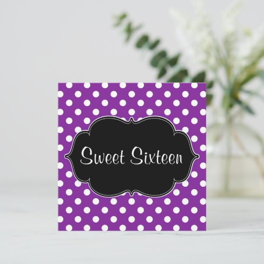 Paarse Polka Dot Sweet 16 Birthday Party Kaart (Staand voorkant)