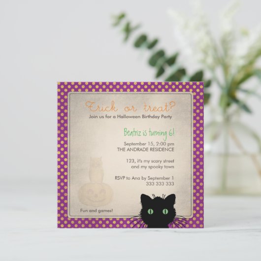 Paarse Polka Dot Trick Treat Halloween Birthday Kaart (Staand voorkant)