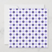 Paarse Polka Dot verjaardagsuitnodiging Kaart (Achterkant)