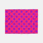 Paarse polka stippen op kersrood fleece deken (Voorkant (Horizontaal))