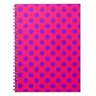 Paarse polka-stippen op kruising notitieboek