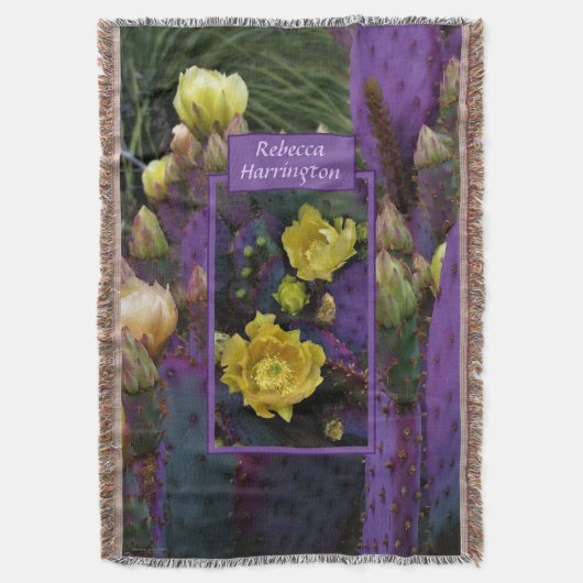 Paarse Prickly Pear Opuntia Cactus Yellow Flowers Deken (Voorkant Verticaal)