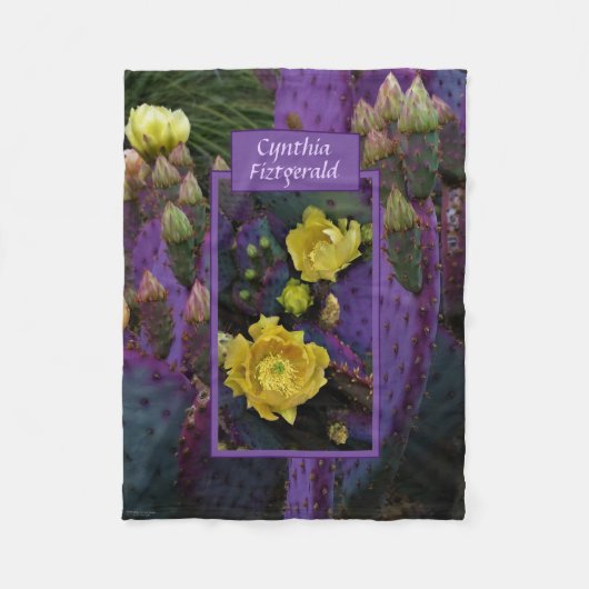 Paarse Prickly Pear Opuntia Cactus Yellow Flowers Fleece Deken (Voorkant)