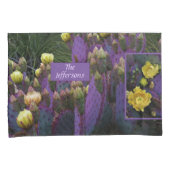 Paarse Prickly Pear Opuntia Cactus Yellow Flowers Kussensloop (Voorkant-Rechts)