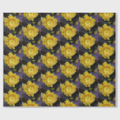 Paarse prikmoes, geelbloemen cadeaupapier (Vlak)