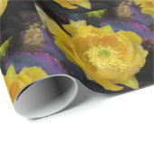 Paarse prikmoes, geelbloemen cadeaupapier (Rol Hoek)