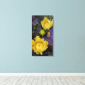Paarse prikmoes, geelbloemen canvas afdruk (Insitu (Houten vloer))