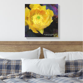 Paarse prikmoes, geelbloemen canvas afdruk