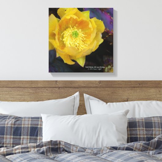 Paarse prikmoes, geelbloemen canvas afdruk (Insitu (Slaapkamer))