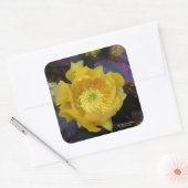 Paarse prikmoes, geelbloemen vierkante sticker (Envelop)