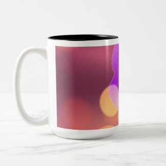 Paarse Prinsessenbloem met Droomachtige Bokeh en L Tweekleurige Koffiemok