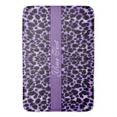 Paarse proefdruk op leopard badmat (Voorkant Verticaal)