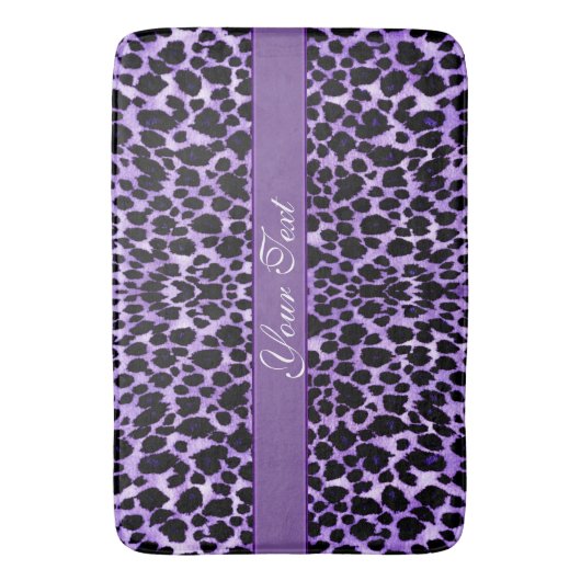 Paarse proefdruk op leopard badmat (Voorkant Verticaal)