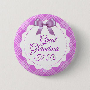 Paarse Pset en Bow Great Grandma om Button te word