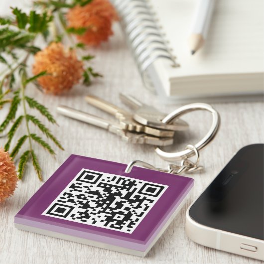 Paarse QR-CODE Aangepast Sleutelhanger (Voorkant Rechts)
