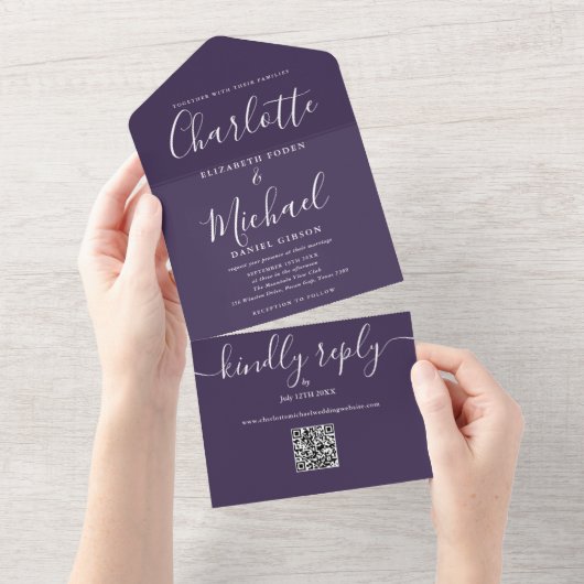 Paarse QR-code script minimalistische bruiloft All In One Uitnodiging (Afscheurbaar)