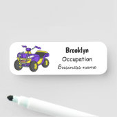 Paarse quad-fietsenafbeelding cartoon naamplaatje (In situ)