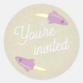 Paarse raketten en maanenveloppen ronde sticker (Voorkant)