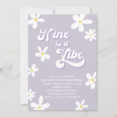 Paarse Retro Daisy Nine Is Een Vibe Verjaardag Kaart (Voorkant)