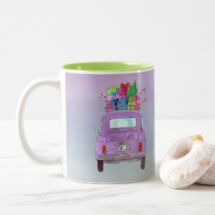 Paarse Retro Fiat 500 met kerstcadeaus Tweekleurige Koffiemok