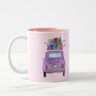 Paarse Retro Fiat 500 met kerstcadeaus Tweekleurige Koffiemok