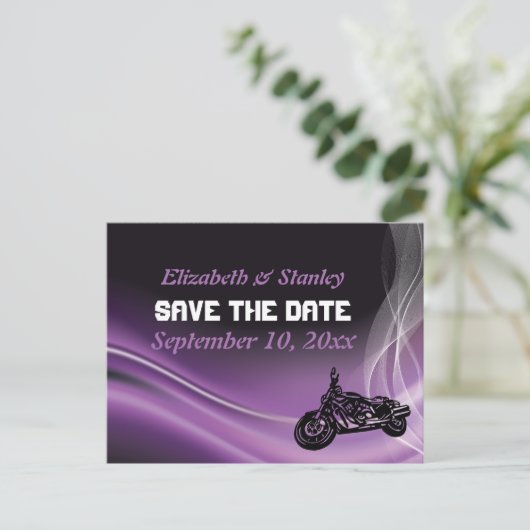 Paarse road biker bruiloft Save the Date briefkaar Aankondigingskaart (Staand voorkant)