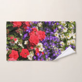 Paarse, rode en witte jaarbloemen bad handdoek (Handdoek)