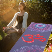 Paarse rode glitter om mandala yogamat