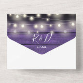 Paarse roestige houten slingerlichtjes bloemige br all in one uitnodiging (Achterkant)