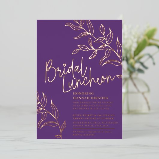 Paarse roos gouden tak van bladeren bruids lunch folie uitnodiging (Staand Voorkant)
