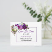 Paarse Rose Bouquet Wedding Save the Date Aankondigingskaart (Staand voorkant)