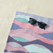 Paarse Roze Aqua Wavy Oversized Initialen Monogram Strandlaken (In situ)