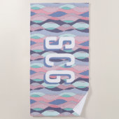 Paarse Roze Aqua Wavy Oversized Initialen Monogram Strandlaken (Voorkant)