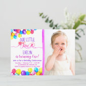 Paarse roze BALLON Meisje 1e verjaardag Uitnodigin Kaart (Staand voorkant)