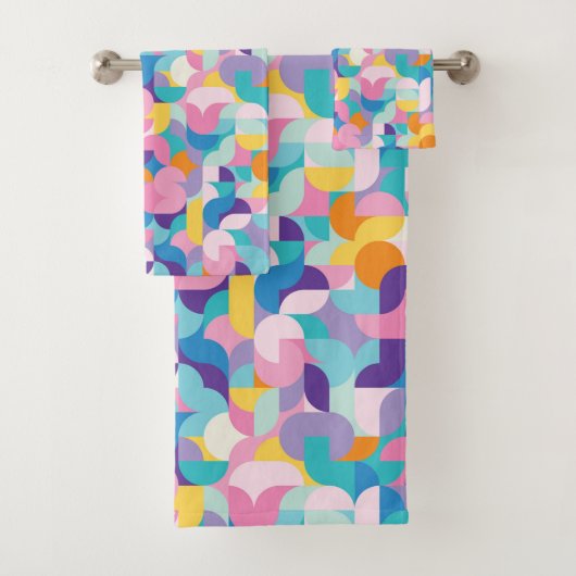 Paarse & Roze Geometrisch Patroon Bad Handdoek (Insitu)