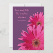Paarse roze Gerbera Daisy Wedding Invitation Kaart (Achterkant)
