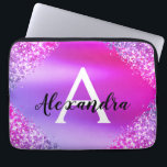 Paarse roze glitter en spaarmonogram laptop sleeve<br><div class="desc">Paarse en roze Faux Glitter en Sparkle Metallic Folie Elegant Monogram Hoesje. Dit hoesje kan worden aangepast om uw initiaal en voornaam te omvatten.</div>