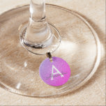 Paarse roze glitter en spaarmonogram wijnglashanger<br><div class="desc">Paarse en roze ombre faux glitter en Sparkle Elegant Monogram Wine Charm. Deze Wijnhandboeken kunnen worden aangepast om uw initiaal en voornaam op te nemen. De Glitter Wine Charms maakt een geweldig Vrijgezellenfeest,  een Birthday Party of een Bachelorette Party cadeau aan die speciale persoon die van roze houdt.</div>