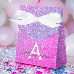 Paarse Roze Glitter & Sparkle Monogram Bedankdoosjes<br><div class="desc">Paarse en roze Ombre Faux Glitter en Sparkle Elegant Gift Box. Deze geschenkdoos kan worden aangepast om uw initiaal en voornaam op te nemen en maakt een geweldige verjaardags-,  bruiloft-,  vrijgezellenfeest-,  vrijgezellenfeest- of baby shower geschenkdoos. Neem contact op met de ontwerper voor aangepaste overeenkomende items.</div>