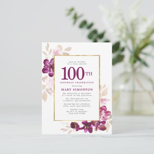 Paarse roze goudflora 100e verjaardag uitnodiging briefkaart (Staand voorkant)