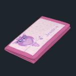 Paarse roze jubelmeisjes voegen jouw naam toe drievoud portemonnee<br><div class="desc">Moderne,  schattige,  girale portemonnee. Aanpassen met jouw naam,  een geweldig cadeau voor kinderen. Op dit moment leest Jessica. Ideaal gepersonaliseerd geschenk voor meisjes,  voor Kerstmis,  voor de verjaardag of alleen om een beetje geld te behouden of om te sparen. Ontworpen door Sarah Trett.</div>