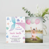Paarse roze mermaid tail Birthday Invitation phot Kaart (Staand voorkant)