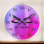 Paarse roze monogram Glitter Eyelashes Modern Grote Klok<br><div class="desc">Paarse en roze faux Folie Metallic Sparkle Glitter Brushed Metal Monogram Name and Initiaal Eyelashes (Lashes), Eyelash Extensions and Eyes small decorative klok. Het ontwerp maakt het perfecte mooie cadeau van 16 jaar, bruiloft, vrijgezellenfeest, verjaardag, baby shower of vrijgezellenfeest voor iemand die op zoek is naar een trendy coole stijl....</div>