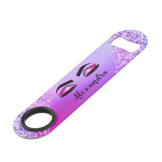 Paarse Roze Monogram Glitter Wimpers Modern Speed Flessenopener (Achterkant Gekanteld)