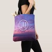 Paarse roze oceaanzonsondergang aangepast monogram tote bag (Dichtbij)
